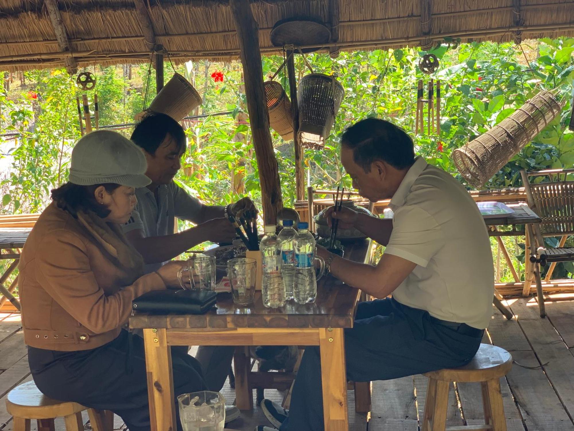 Khu Du Lich Sinh Thai, Nghi Duong Homestay Hoang Anh - Kon Xom Luh كون توم المظهر الخارجي الصورة